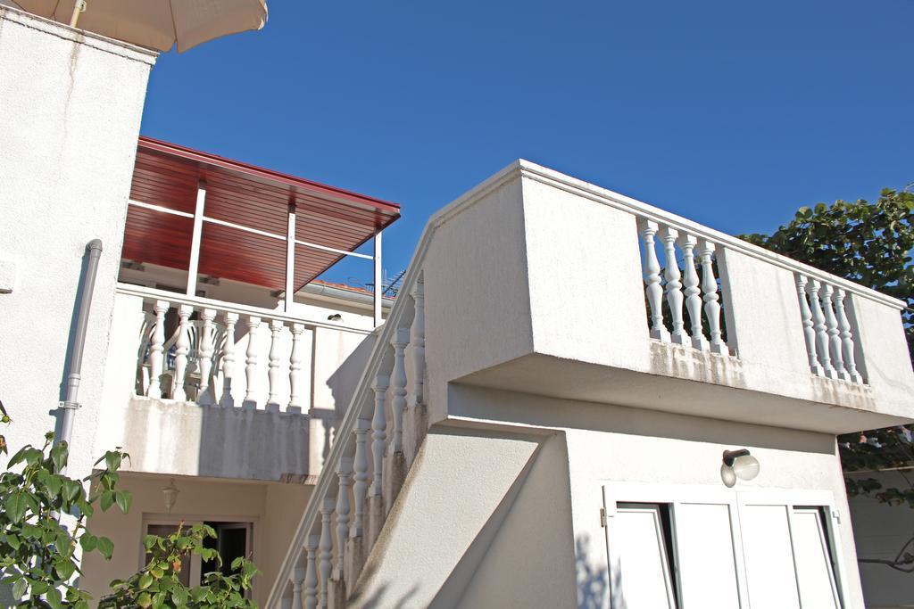 Apartments Mas-Rafaj Vir Ngoại thất bức ảnh