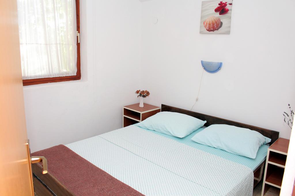 Apartments Mas-Rafaj Vir Ngoại thất bức ảnh