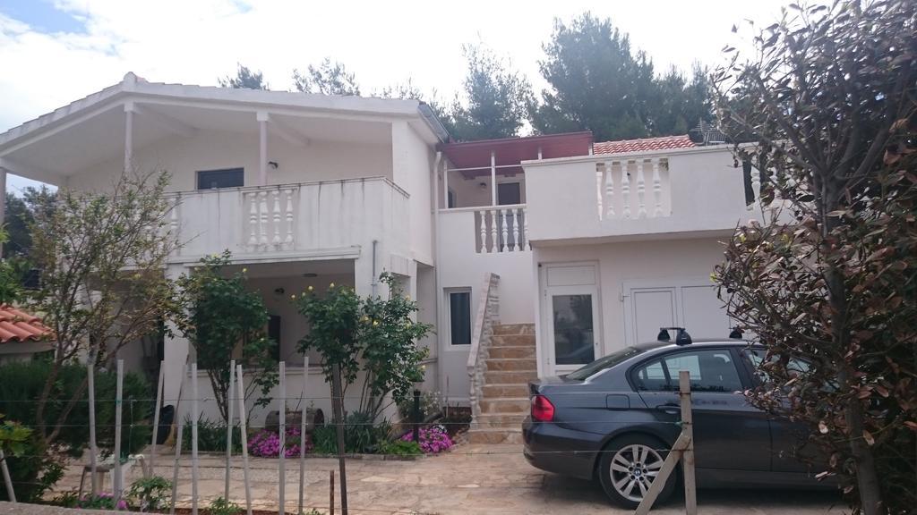 Apartments Mas-Rafaj Vir Ngoại thất bức ảnh